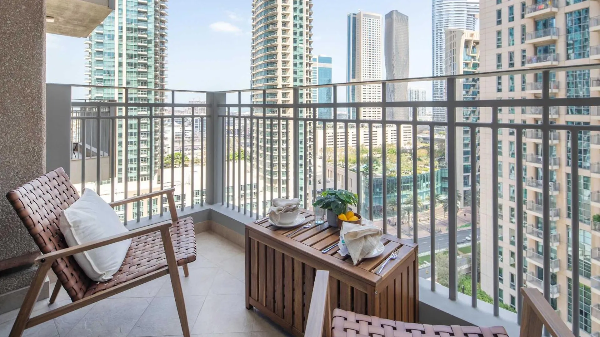 Frank Porter - Standpoint Tower A Dubai 0*,